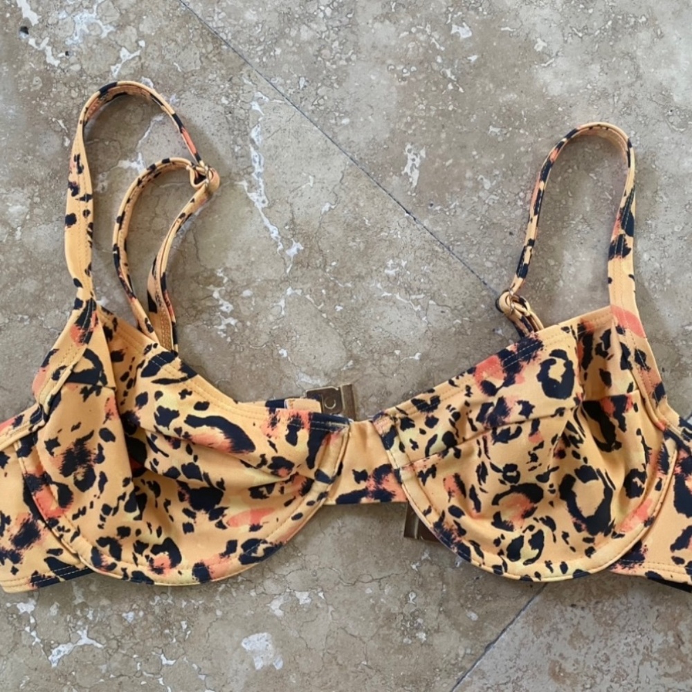 EUC Kulani Kinis “Ditzy” Bikini Top, S